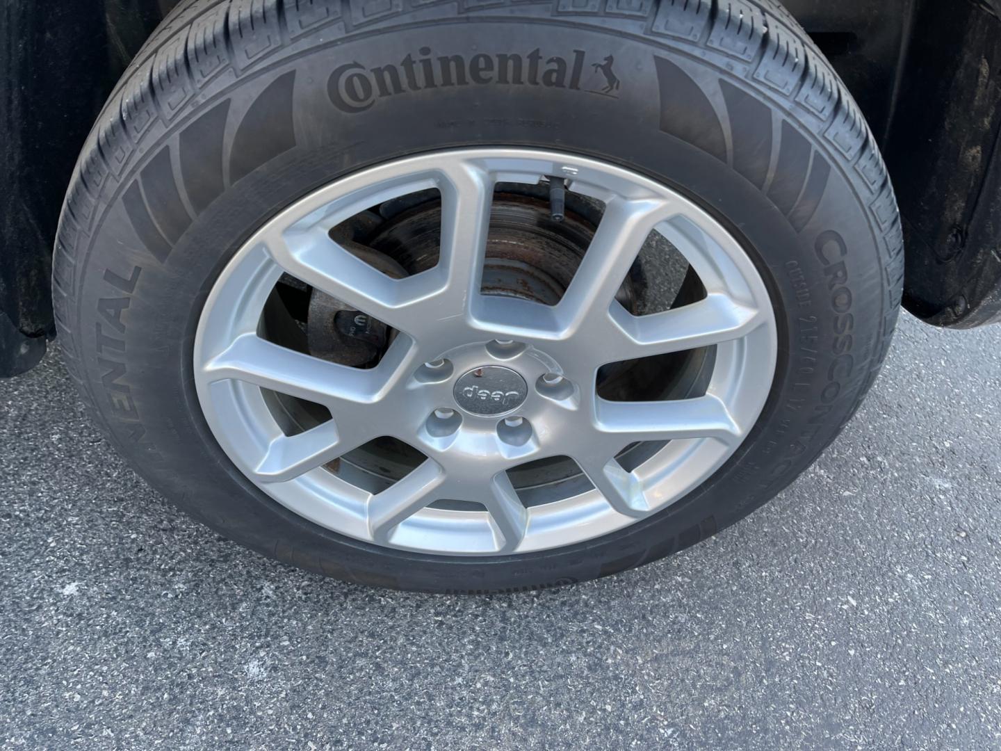 2020 Gray /Black Jeep Renegade Latitude 4WD (ZACNJBBB7LP) with an 2.4L I4 DOHC 16V engine, 9A transmission, located at 11115 Chardon Rd. , Chardon, OH, 44024, (440) 214-9705, 41.580246, -81.241943 - Photo#14